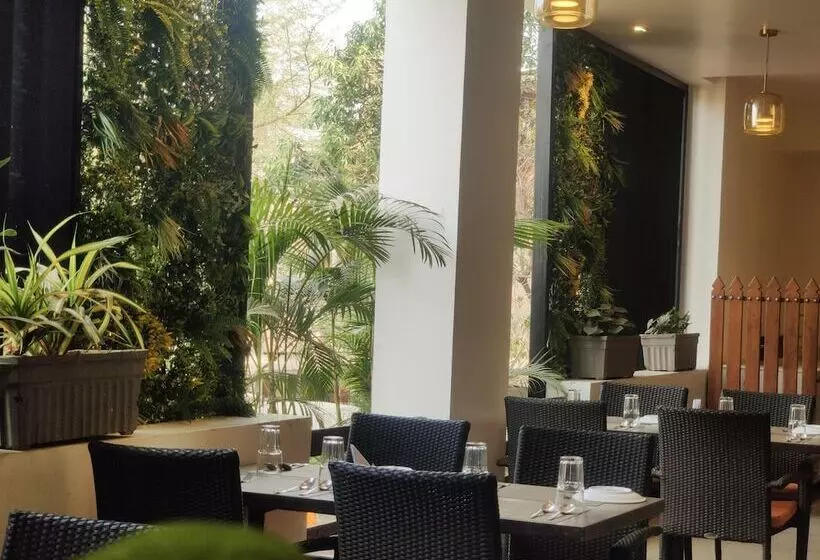 ホテル Regenta Place Raysons Kolhapur