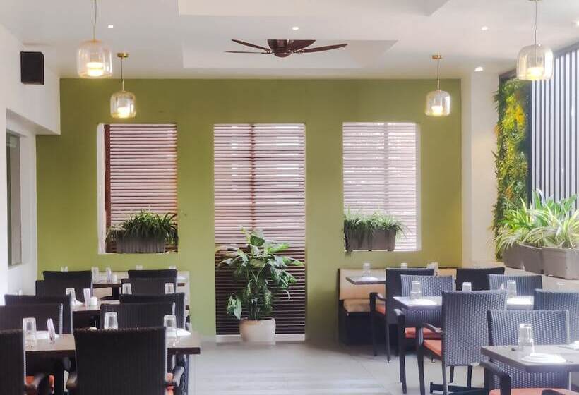 Отель Regenta Place Raysons Kolhapur