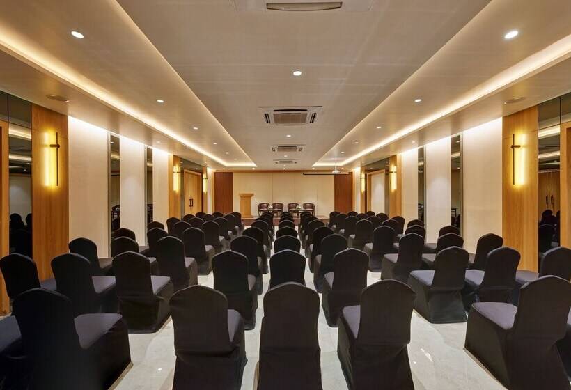 Отель Regenta Place Raysons Kolhapur