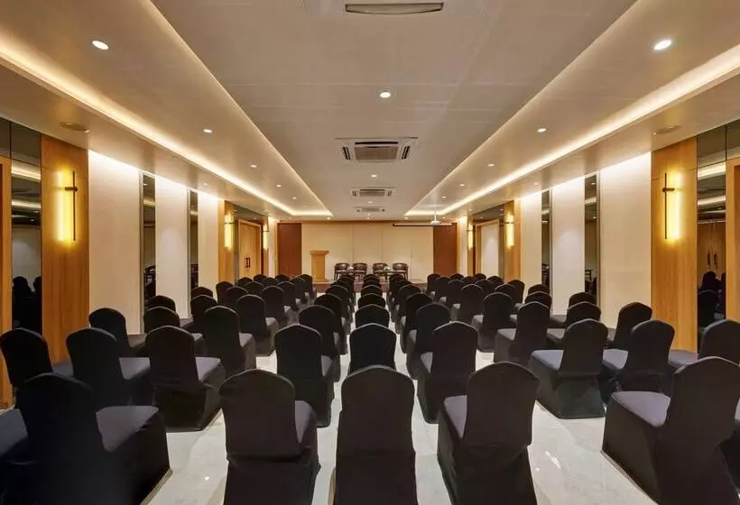 ホテル Regenta Place Raysons Kolhapur