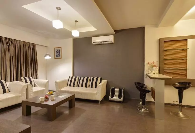 ホテル Regenta Place Raysons Kolhapur