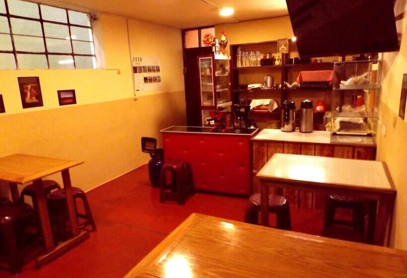 ホテル El Manzano Hostel