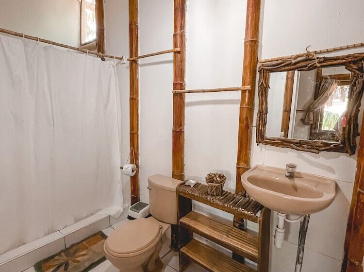 Otel Naif Rustic & Ecologic Lodge