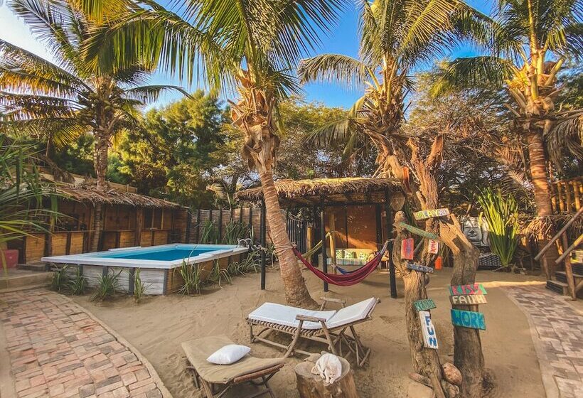 Otel Naif Rustic & Ecologic Lodge