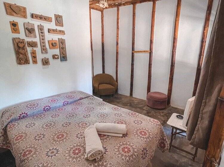 Otel Naif Rustic & Ecologic Lodge