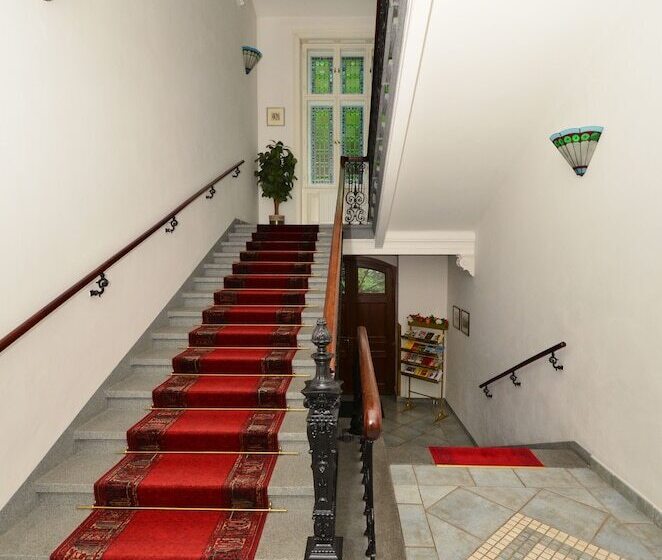 فندق Sant Georg Garni