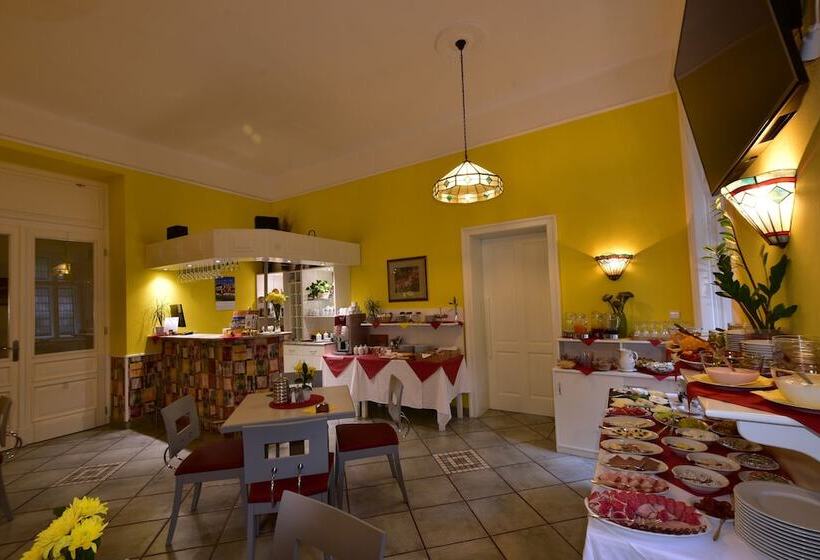 فندق Sant Georg Garni