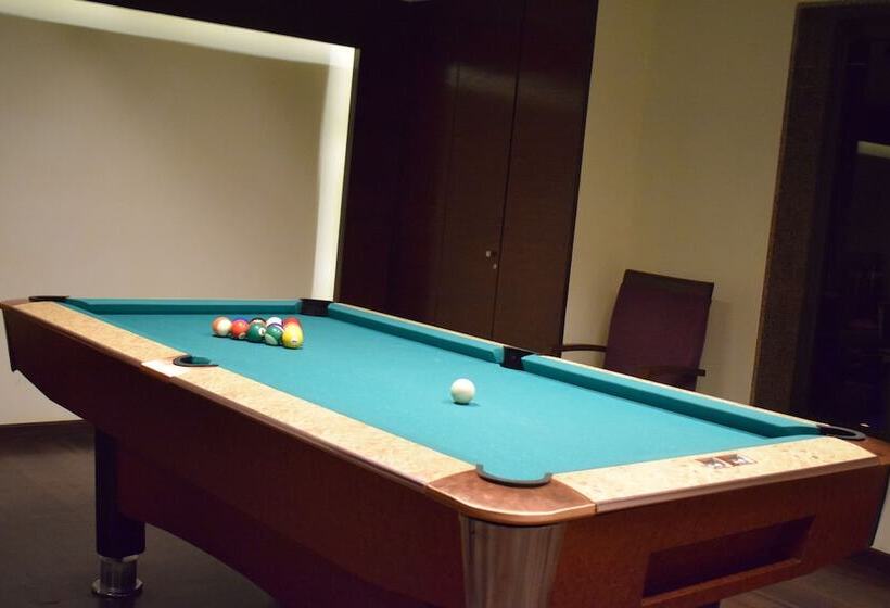 The Fern Kadamba Hotel And Spa