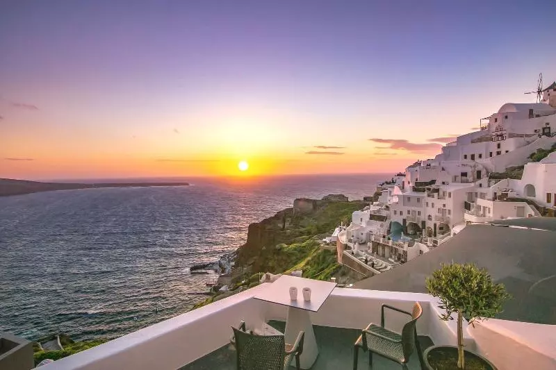 هتل Oia Memories Suites