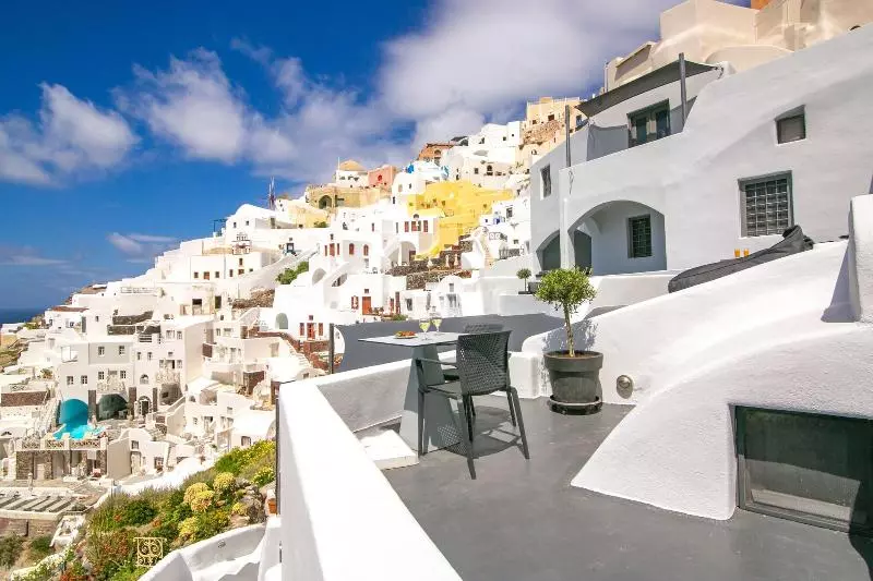 هتل Oia Memories Suites