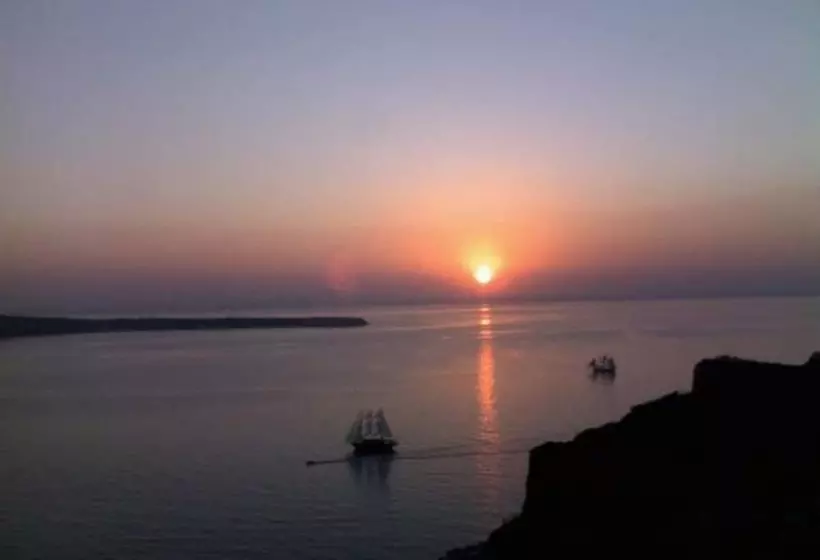 هتل Oia Memories Suites