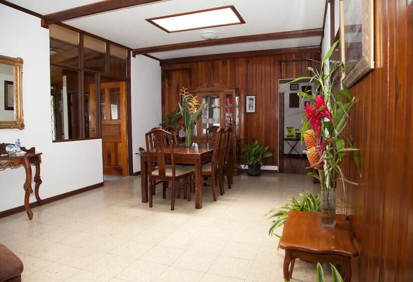 بنسيون Casa Kibi Kibi