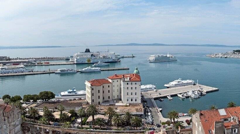 Bed and Breakfast Horizon Luxury Suites & Design Rooms