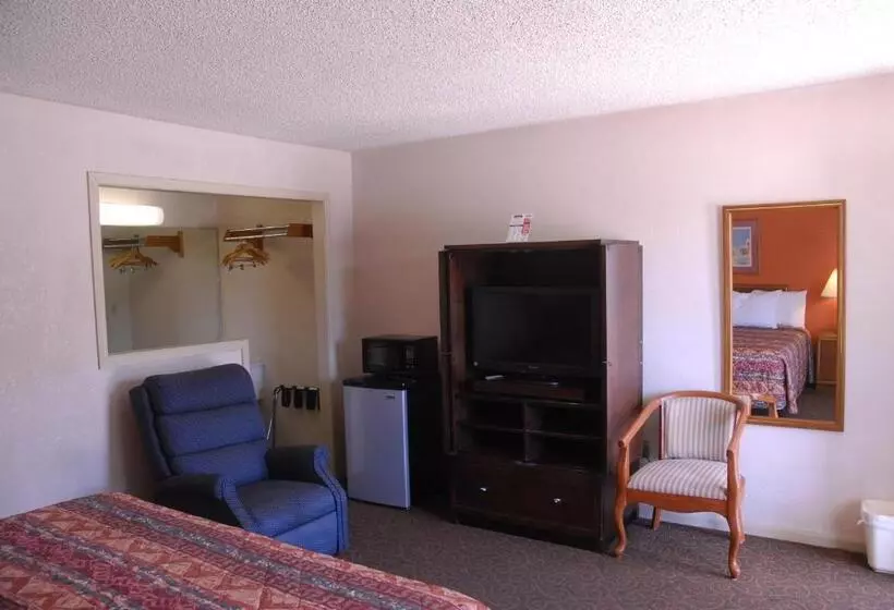 ホテル America's Best Inn and Suites Emporia