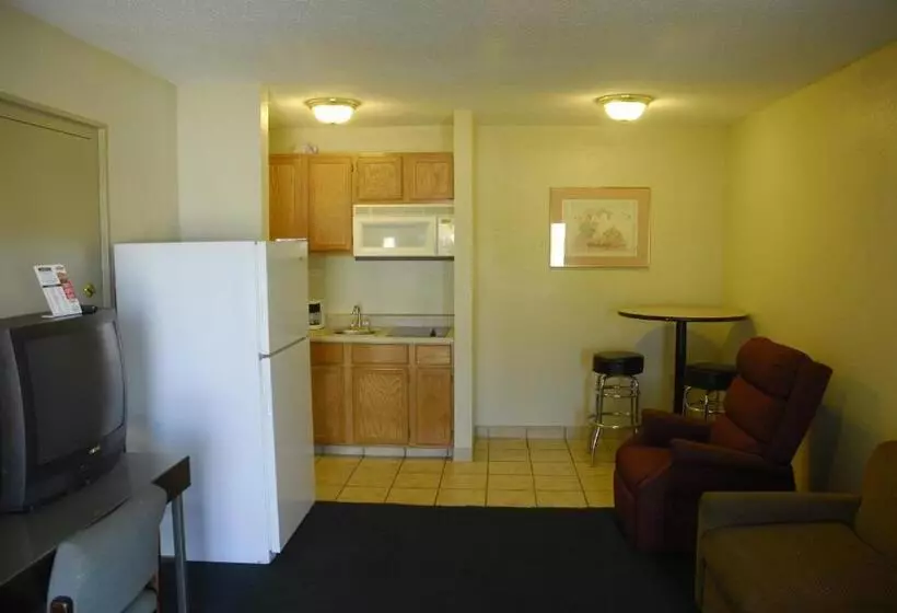 ホテル America's Best Inn and Suites Emporia