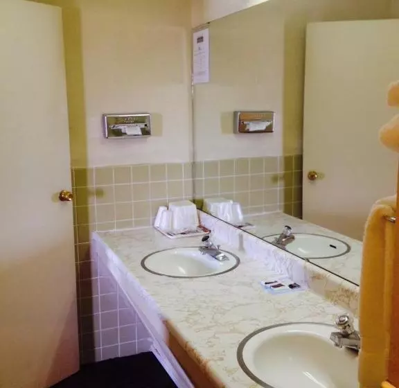 ホテル America's Best Inn and Suites Emporia