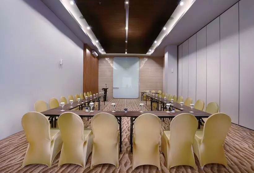 ホテル Aston Inn Mataram