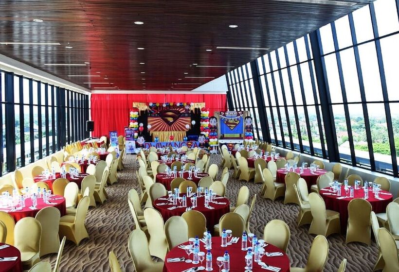 בית מלון כפרי Aston Inn Mataram