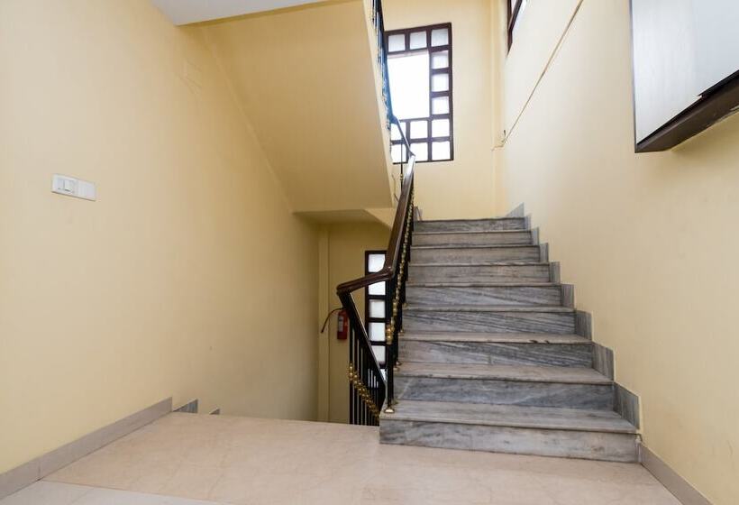 ホテル Fabexpress Camac Plaza