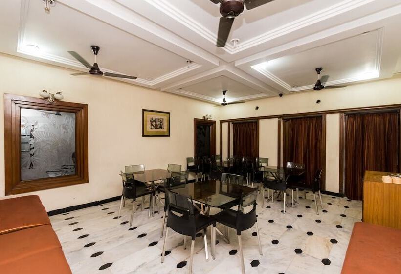 ホテル Fabexpress Camac Plaza