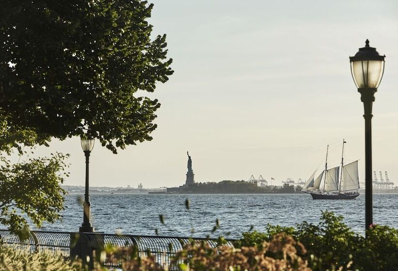 Four Seasons Hotel New York Downtown