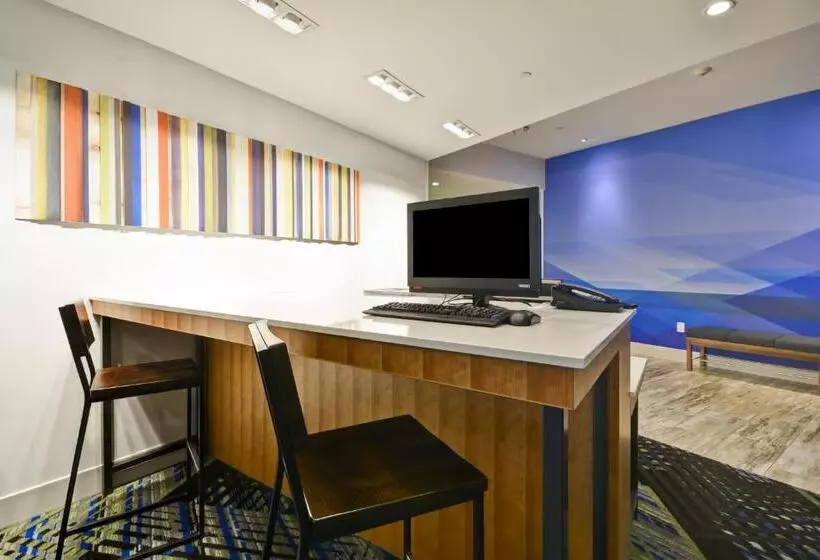 ホテル Holiday Inn Express   Evansville, An Ihg