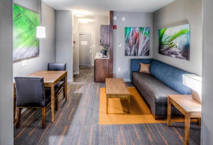 Отель Holiday Inn Express & Suites Cleveland/westlake, An Ihg