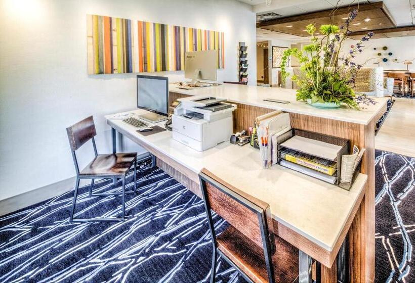 Отель Holiday Inn Express & Suites Cleveland/westlake, An Ihg