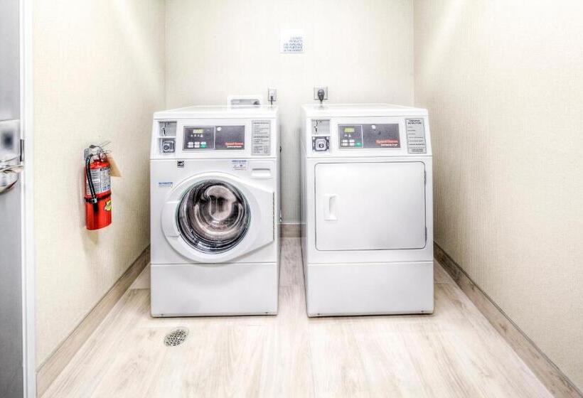 Отель Holiday Inn Express & Suites Cleveland/westlake, An Ihg