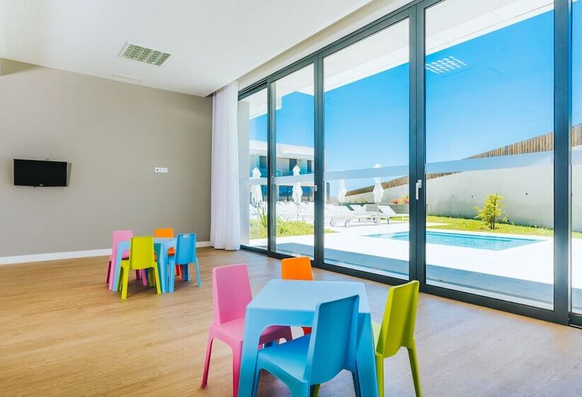 هتل Vila Baleira Village