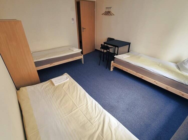 Wilanow House   Hostel