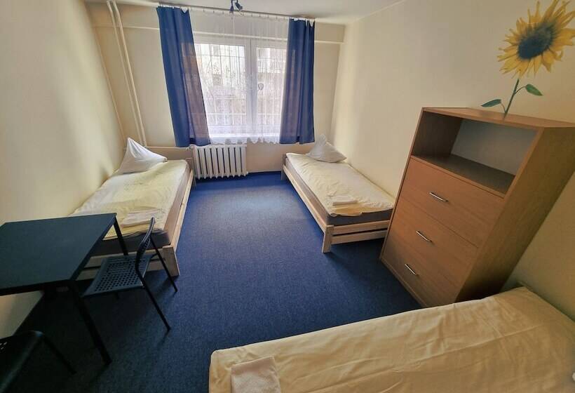 Wilanow House   Hostel