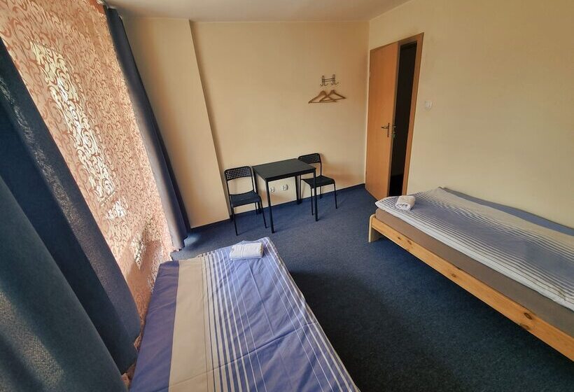 Wilanow House   Hostel