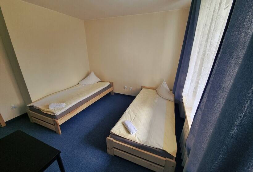 Wilanow House   Hostel