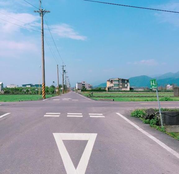 تختخواب و صبحانه Chun Feng Cao Tang Homestay