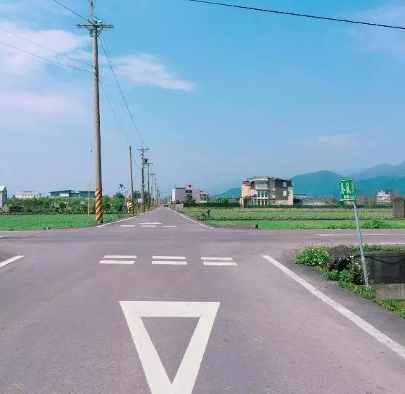 تختخواب و صبحانه Chun Feng Cao Tang Homestay