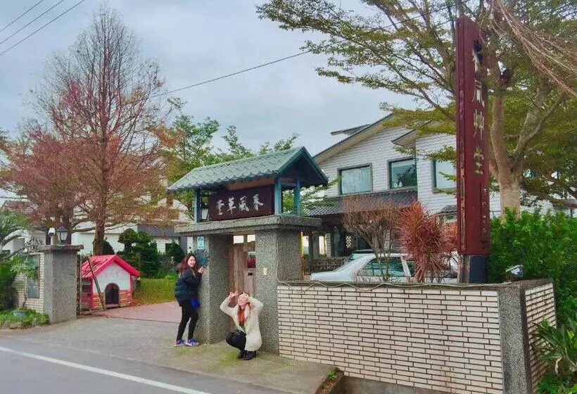 تختخواب و صبحانه Chun Feng Cao Tang Homestay