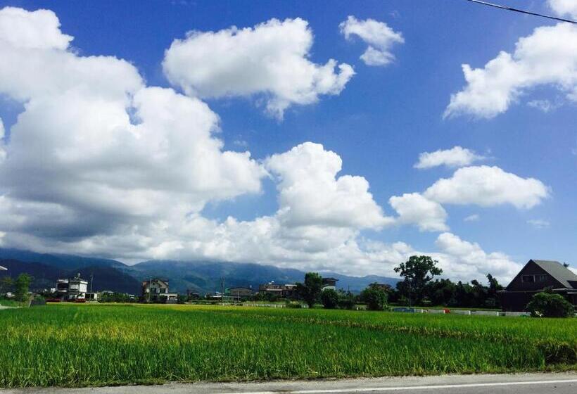 تختخواب و صبحانه Chun Feng Cao Tang Homestay