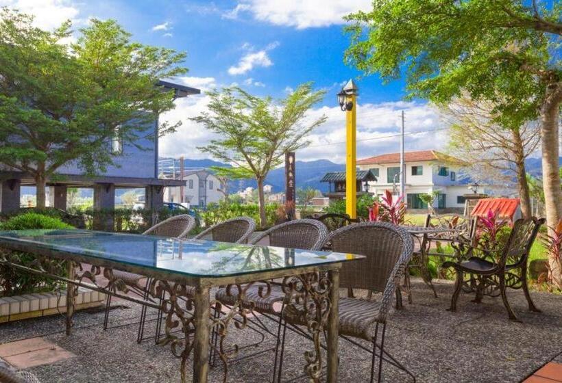 تختخواب و صبحانه Chun Feng Cao Tang Homestay