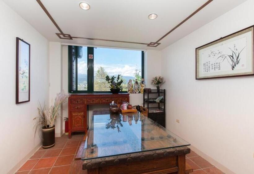 تختخواب و صبحانه Chun Feng Cao Tang Homestay