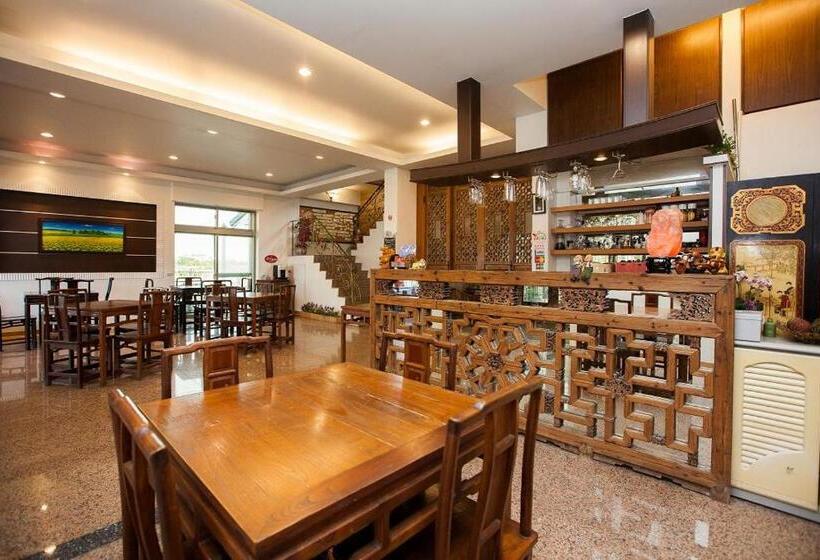 تختخواب و صبحانه Chun Feng Cao Tang Homestay