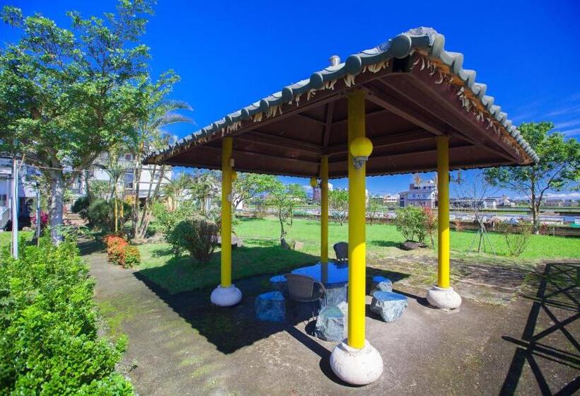 تختخواب و صبحانه Chun Feng Cao Tang Homestay