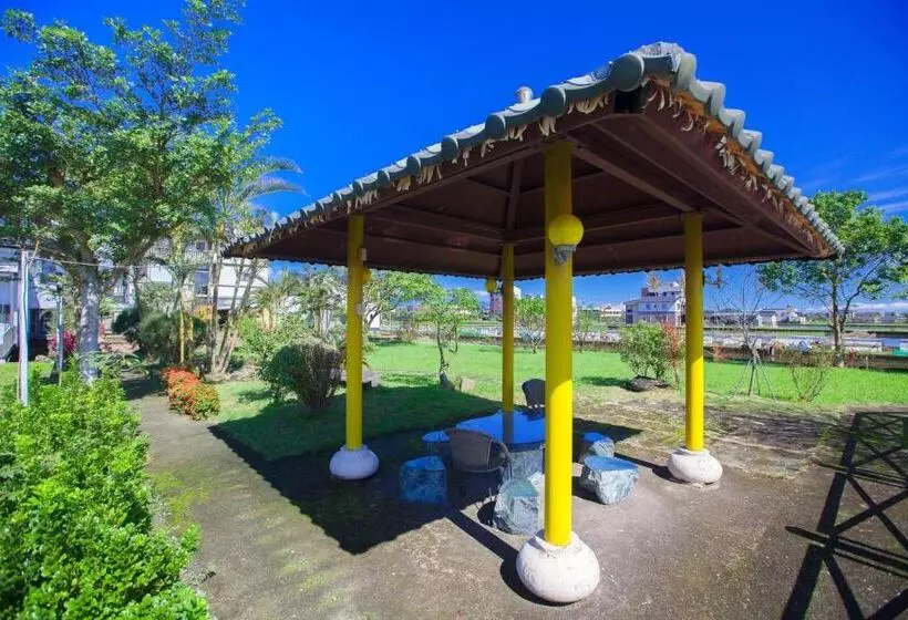 تختخواب و صبحانه Chun Feng Cao Tang Homestay