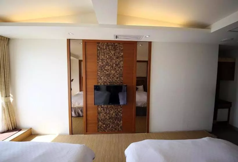 تختخواب و صبحانه Hainan Island Sea View Resort