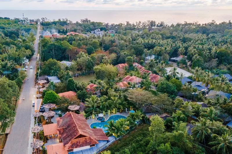 هتل Elwood Premier Resort Phu Quoc