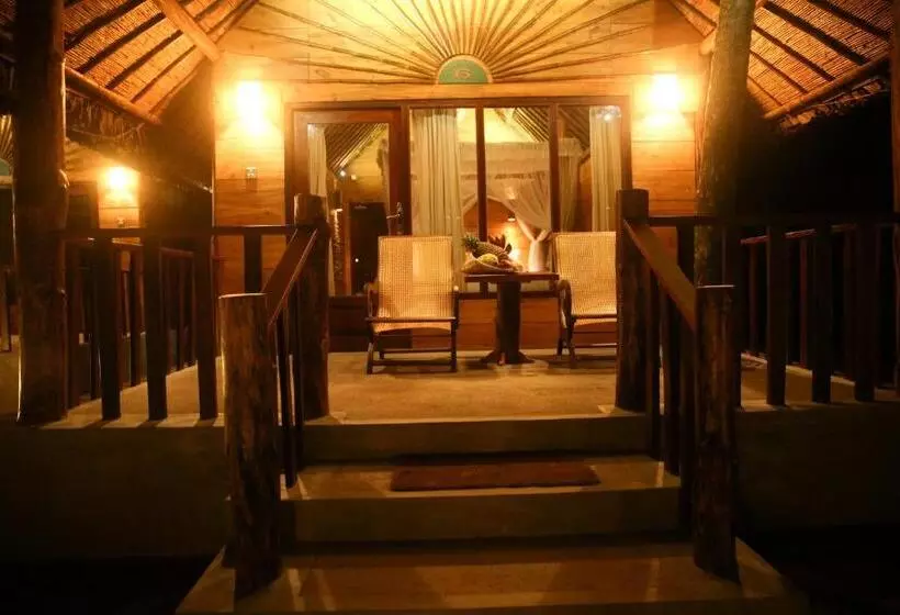 Hotelli Thejan Beach Cabanas