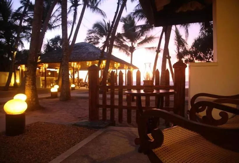 Hotelli Thejan Beach Cabanas