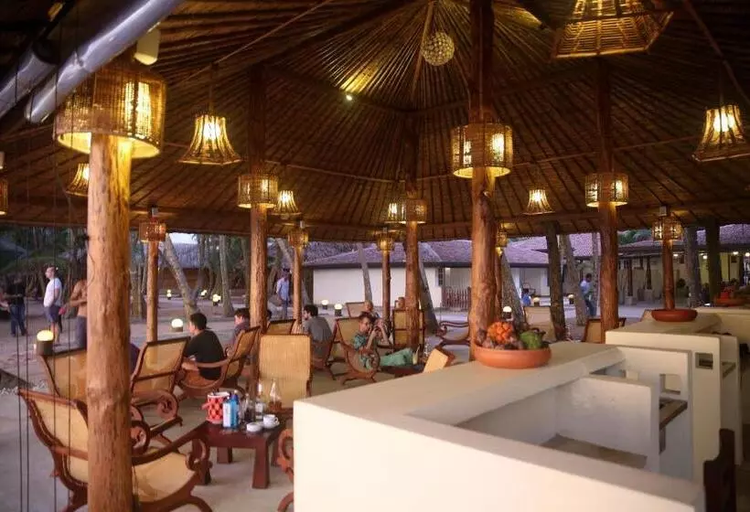 Hotelli Thejan Beach Cabanas