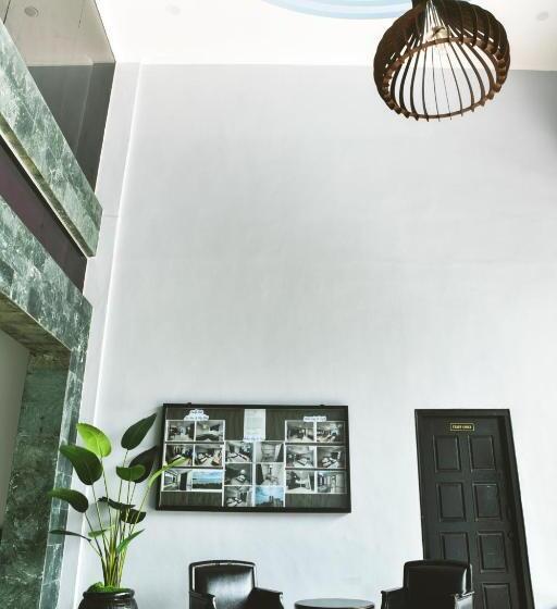 Leisure Cove Hotel & Apartments