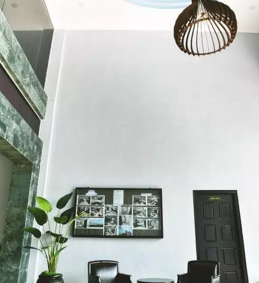 Leisure Cove Hotel & Apartments